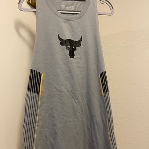 Under armor fitted heat wear running tank top. Size large. Tried on.